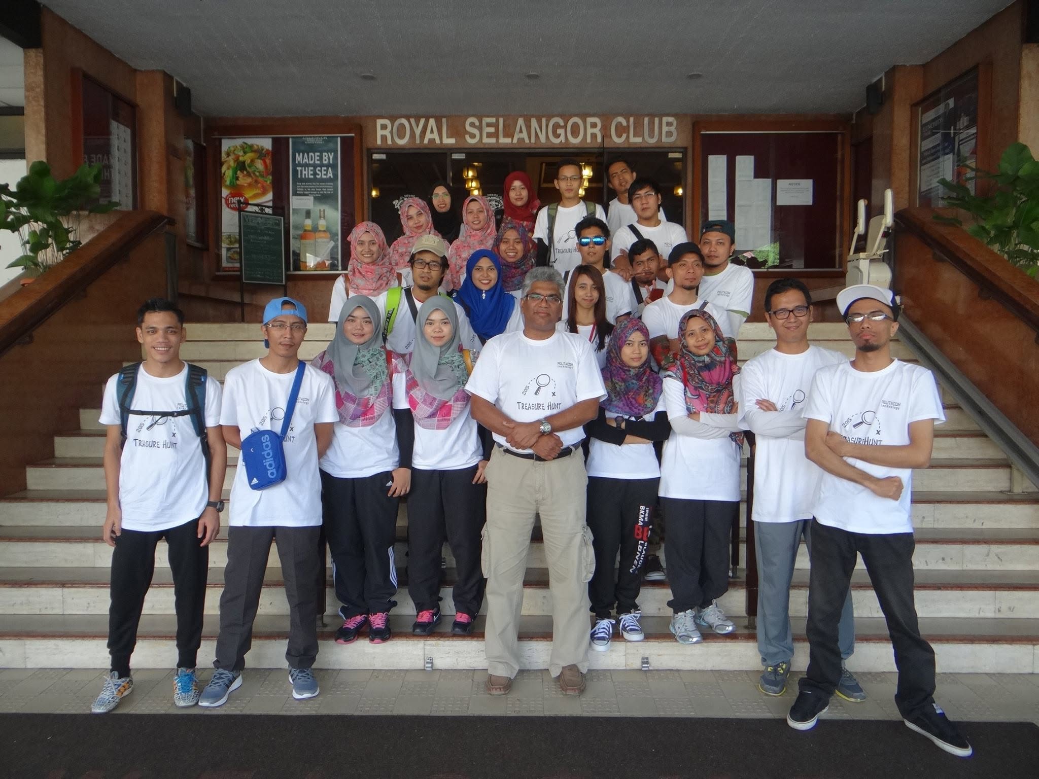 Pelitacom participants enjoying a fun LRT walk hunt across the city